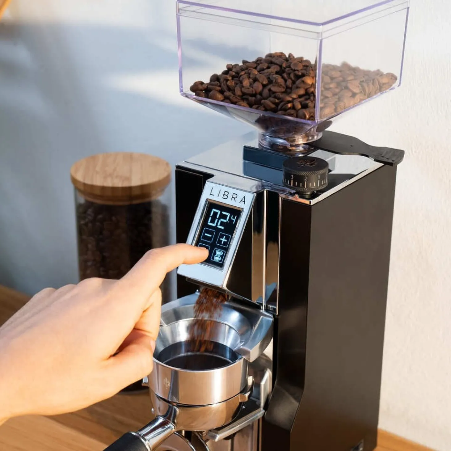 Automatics>Ma Caféine Eureka | Mignon Libra grinder with integrated scale and funnel